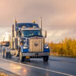 Dry Van Trucking vs. Flatbed Trucking: Which is Right for Your Load?